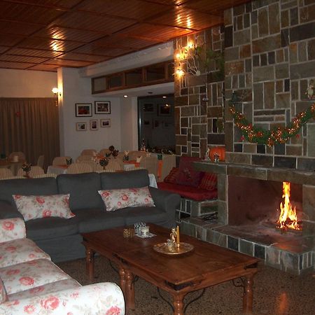 Chrissa Camping Rooms & Bungalows Delphi ภายนอก รูปภาพ