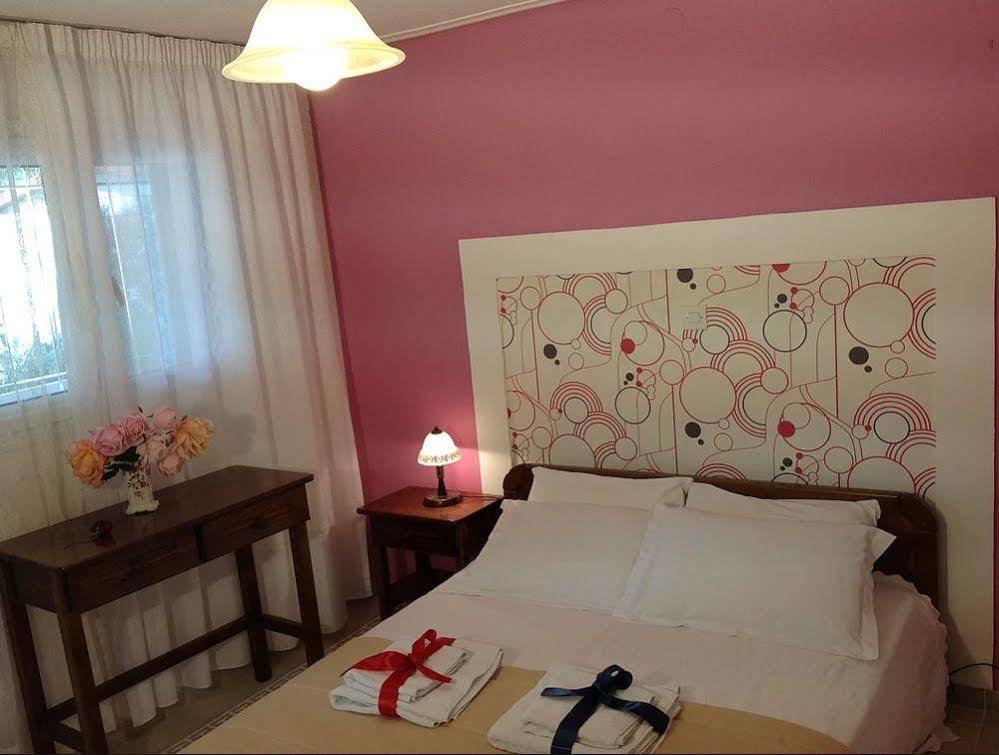 Chrissa Camping Rooms & Bungalows Delphi ภายนอก รูปภาพ